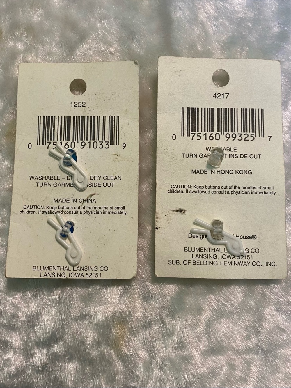 🍀(2) VTG La Mode Blue Teapot/Teacup & Chicken Decorative Sweater Pins - Picture 2 of 2